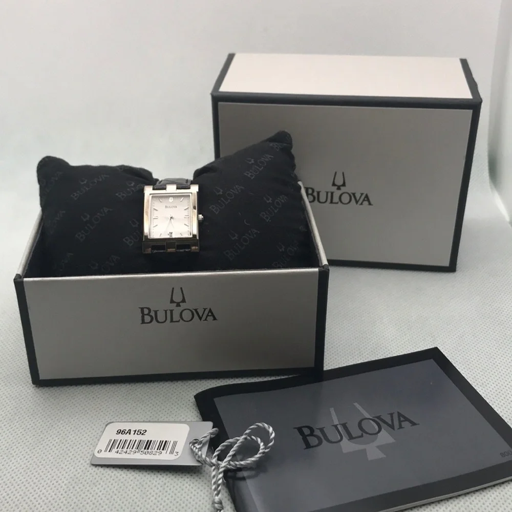 Bulova watch‎